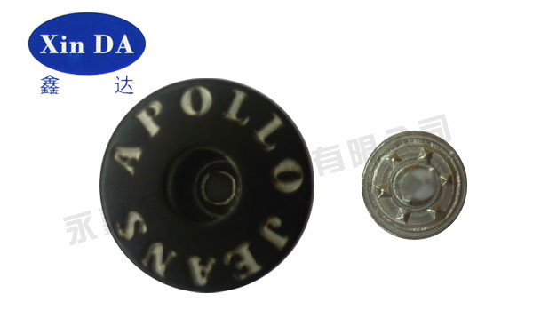 在鞋子上的設(shè)計怎樣確定紐扣的顏色？